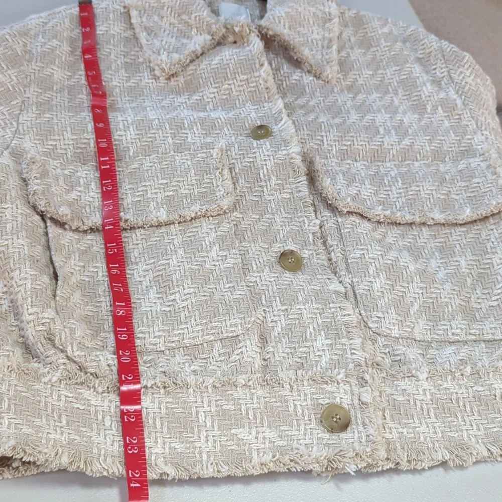 H&M, beige Tweed short jacket/blazer. Size Medium